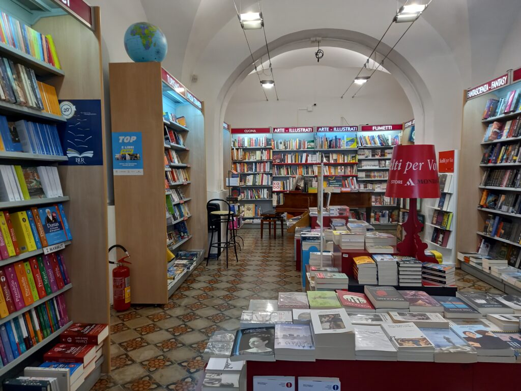 Mondadori Bookstore Catania via Coppola , 72-74-76 95131 , CATANIA (CT) Tel. 095 315160